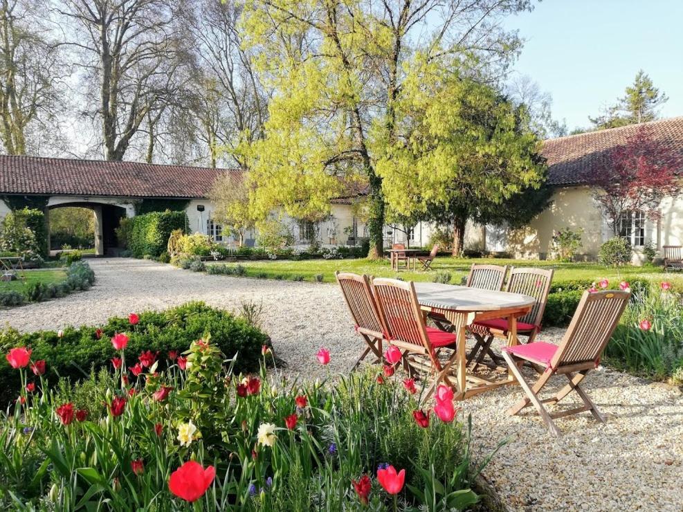 Le Domaine Des Platanes Bed & Breakfast Bourg-Charente Exterior foto