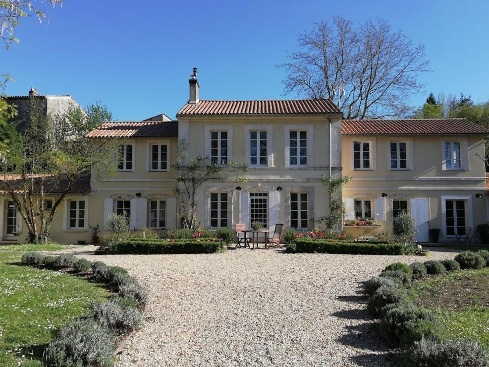 Le Domaine Des Platanes Bed & Breakfast Bourg-Charente Exterior foto