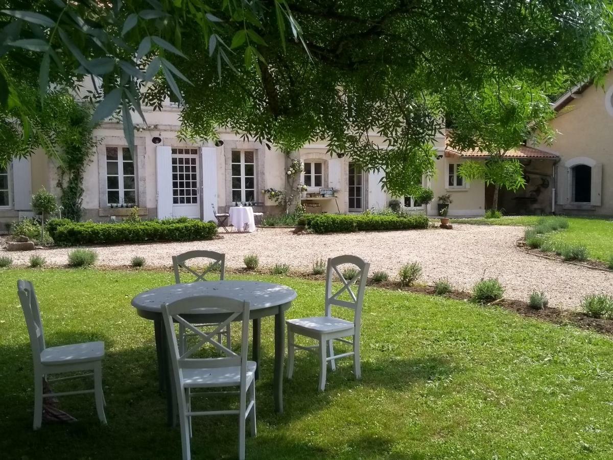 Le Domaine Des Platanes Bed & Breakfast Bourg-Charente Exterior foto